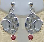 Matey Dog Silver Earring (Drop Stads) Garnet